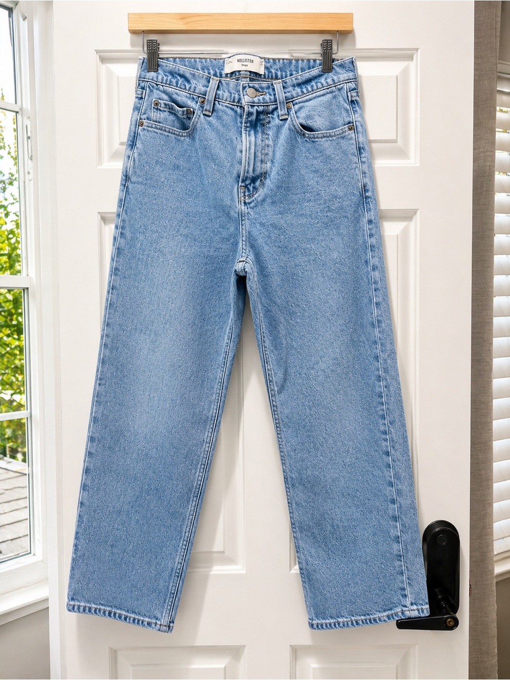 Hollister Women’s Medium-Wash Baggy Straight-Leg Jeans size 28
